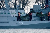 Tàu hải quân Ukraine bị phía Nga bắt giữ hồi năm ngoái (Ảnh: TASS).