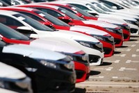 Nhập khẩu ô tô nguyên chiếc dự kiến sẽ thông thoáng hơn rất nhiều. Tuy nhiên, cơ quan chức năng đang tính các biện pháp hạn chế xe nhập khẩu.