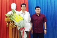 Ông Nguyễn Xuân Hạnh (áo trắng) được điều động, bổ nhiệm làm Giám đốc Trung tâm trợ giúp pháp lý từ tháng 4/2019.