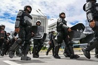 Cảnh sát Indonesia được triển khai tại thủ đô Jakarta. Ảnh: AFP