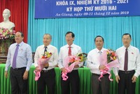 Lãnh đạo tỉnh An Giang chúc mừng các đồng chí được bầu giữ chức vụ mới..