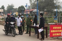 Chốt kiểm soát tại xã Sơn Lôi (Bình Xuyên, Vĩnh Phúc).