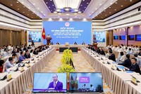 Thủ tướng Nguyễn Xuân Phúc chủ trì Hội nghị trực tuyến Thủ tướng Chính phủ với doanh nghiệp. (Ảnh: Thống Nhất/TTXVN).