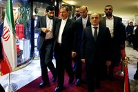 Thủ tướng Syria Imad Khamis (thứ 2 từ phải sang) trong cuộc tiếp đón Phó tổng thống Iran Eshaq Jahangiri (thứ 2 từ trái sang) tại Damascus hồi năm 2019. Ảnh: Reuters.