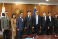 Một trong những nỗ lực nâng hạng thị trường là mở rộng kết nối, học hỏi kinh nghiệm quốc tế ở các TTCK phát triển