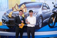 Ngoài những ưu đãi, khách hàng sẽ được nhận ngay những món quà tặng thiết thực và ý nghĩa