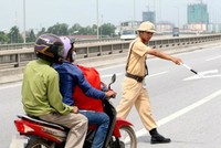 Hạn cuối cho chủ xe máy đăng ký sang tên đổi chủkhi mua bán qua nhiều lần là 31/12. Ảnh minh họa:Bá Đô