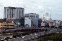 Quận 4 có diện tích nhỏ, dân số ít nhưng vẫn duy trì bộ máy hành chính đến 15 phường. Ảnh: H.C