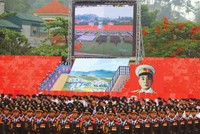 Hình ảnh Đại tướng Võ Nguyên Giáp xuất hiện nổi bật tại Lễ kỷ niệm 60 năm Chiến thắng Điện Biên Phủ