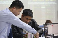 Khi sức cầu không tăng mà nguồn cung chứng khoán tăng mạnh, chỉ số rơi là hậu quả chung với thị trường