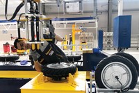 Việc đơn giản hóa và bãi bỏ thủ tục không còn phù hợp sẽ tạo thêm động lực cho khu vực kinh tế tư nhân phát triển. Trong ảnh: Nhà máy sản xuất xe máy Vinfast tại Hải Phòng. Ảnh: Đức Thanh