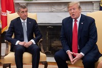 Trong cuộc gặp với Thủ tướng Cộng hòa Czech Andrej Babiš, Tổng thống Trump nói ông chỉ "hơi thất vọng" trước thông tin về bãi thử tên lửa của Triều Tiên AFP