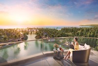 Từ ban công mỗi căn condotel, du khách có thể phóng tầm mắt ra một vùng cảnh quan cỏ cây, biển cả bao la rộng lớn.