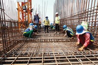 Các doanh nghiệp sẽ phải tính toán kỹ nguồn vốn khi triển khai dự án. Ảnh: Lê Toàn