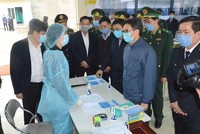 Phó thủ tướng Chính phủ Vũ Đức Đam kiểm tra tại Cửa khẩu quốc tế Móng Cái trong ngày 02/2.