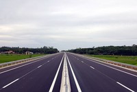 Khởi đầu là đoạn tuyến cao tốc Đà Nẵng-Quảng Ngãi đang tạo ra những liên kết và lan tỏa nhất định kích thích kinh tế-xã hội phát triển trong vùng Kinh tế trọng điểm miền Trung