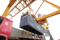 "Đà đi lên” của nền kinh tế không chỉ thể hiện qua sản xuất công nghiệp hay nông nghiệp, mà còn ở kim ngạch xuất nhập khẩu. Ảnh: Đức Thanh.