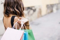 Mua sắm vô tội vạ là hiện tượng khá phổ biến.
