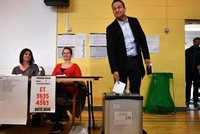 Thủ tướng Ireland Leo Varadkar tham gia bỏ phiếu. (Ảnh: AFP/Getty).