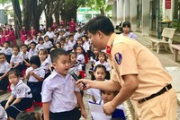 100% học sinh, sinh viên các bậc học sẽ được giáo dục pháp luật về an toàn giao thông (ảnh minh họa).