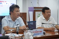 Bác sĩ Phan Thanh Tâm, Phó Giám đốc Trung tâm Kiểm soát bệnh tật TPHCM cung cấp thông tin cho báo chí.