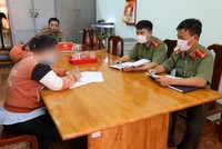 Công an huyện Gò Dầu tống đạt quyết định xử phạt vi phạm hành chính cho Châu Thị Ngọc T.