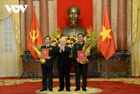 Thăng quân hàm từ Trung tướng lên Thượng tướng cho Thứ trưởng Bộ Quốc phòng Nguyễn Tân Cương và Thứ trưởng Võ Minh Lương.