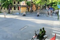 Lực lượng Cảnh sát giao thông của Cục Cảnh sát giao thông triển khai phân luồng giao thông từ xa, phòng ngừa ùn tắc giao thông phục vụ Đại hội Đại biểu toàn quốc lần thứ XIII của Đảng trên tuyến phố của Hà Nội. (Nguồn: TTXVN phát).