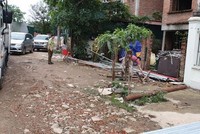 Công an và quản lý thị trường kiểm tra tại cơ sở nghi làm giả ống thép