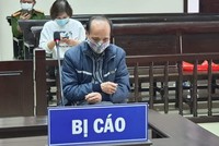 Bị cáo Hữu tại tòa