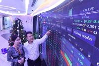 VN-Index sắp phá kỷ lục mọi thời đại 1.204,33 điểm xác lập ngày 9/4/2018 (ảnh Dũng Minh)
