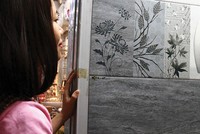 Gạch ốp lát có nhiều mức giá, mẫu mã cho khách hàng lựa chọn.