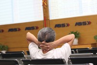 Việc công ty đại chúng không lên sàn khiến cổ đông khó giám sát hoạt động của doanh nghiệp
