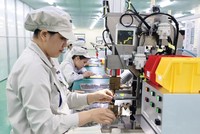 Nhiều ngành sản xuất quan trọng của nền kinh tế đã có tốc độ tăng khá cao. Trong ảnh: Sản xuất tại Công ty NMS tại Hà Nam