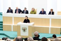 Chủ tịch Quốc hội Nguyễn Thị Kim Ngân phát biểu tại phiên họp toàn thể của Hội đồng Liên bang Nga (Ảnh: TTXVN)