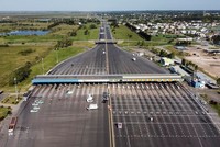 Cảnh vắng vẻ trên đường cao tốc Buenos Aires - La Plata tại Argentina ngày 24/3 vừa qua, trong bối cảnh dịch COVID-19 lan rộng. (Ảnh: AFP/TTXVN)