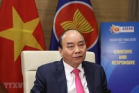 Thủ tướng Nguyễn Xuân Phúc trả lời báo chí về kết quả các hội nghị cấp cao đặc biệt (Ảnh: TTXVN)