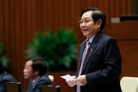 Bộ trưởng Bộ Nội vụ Lê Vĩnh Tân từng trả lời chất vấn trước Quốc hội về tính chính xác trong đánh giá cán bộ, công chức - Ảnh: QP