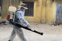 Phun thuốc khử khuẩn dịch bệnh Covid-19 trên các tuyến đường và nhà dân vùng cách ly y tế. Ảnh: Công Thử - TTXVN