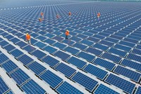 Mua lại cổ phần tại những doanh nghiệp Việt Nam có dự án điện mặt trời là bước đi nhanh gọn cho những nhà đầu tư nước ngoài muốn rót vốn vào lĩnh vực năng lượng tái tạo ở Việt Nam.