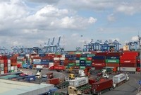 Việc tăng cước vận tải biển lên gấp 3-4 lần trong thời gian vừa qua gây ảnh hưởng nghiêm trọng đến các doanh nghiệp xuất khẩu.
