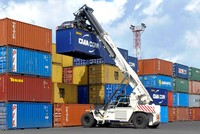 Khan hiếm container rỗng trong mùa cao điểm đã khiến nhiều doanh nghiệp xuất khẩu gặp khó