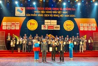 Ông Trần Thanh Tú, Phó tổng giám đốc Pháp lý, Pháp chế và Đối ngoại Dai-ichi Life Việt Nam nhận giải “Top 10 Sản phẩm Vàng – Dịch vụ Vàng Việt Nam 2020”