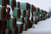 Kho chứa đường ống dùng thi công dự án Keystone XL tại làng Gascoyne, bang North Dakota, Mỹ vào tháng 1/2017. Ảnh: Reuters