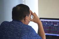 Nhóm ngân hàng "gánh trụ", VN-Index vẫn giữ nhịp quanh 1.758 điểm 