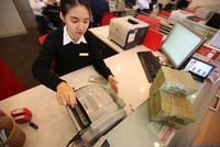 Thu nhập trong nửa đầu năm 2019 của cán bộ, nhân viên nhiều ngân hàng tăng cao so với cùng kỳ năm 2018.