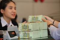 Việc giảm lãi suất sẽ giúp kích thích nhu cầu vay trong mùa kinh doanh cao điểm cuối năm...