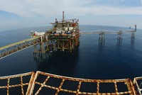 Giá dầu  xuống dưới 40 USD/thùng, các DN dầu khí có nguy cơ càng làm càng lỗ