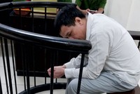 Để có tiền trả nợ, bị cáo đã tạo dựng thông tin về chương trình mua bán, hoán đổi khai thác kho tiền xu USD cổ