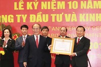 Tại Lễ kỷ niệm 10 năm thành lập SCIC, thay mặt Đảng và Nhà nước, Chủ tịch Quốc hội Nguyễn Sinh Hùng trao tặng Huân chương Lao động hạng Nhất cho Tổng công ty 